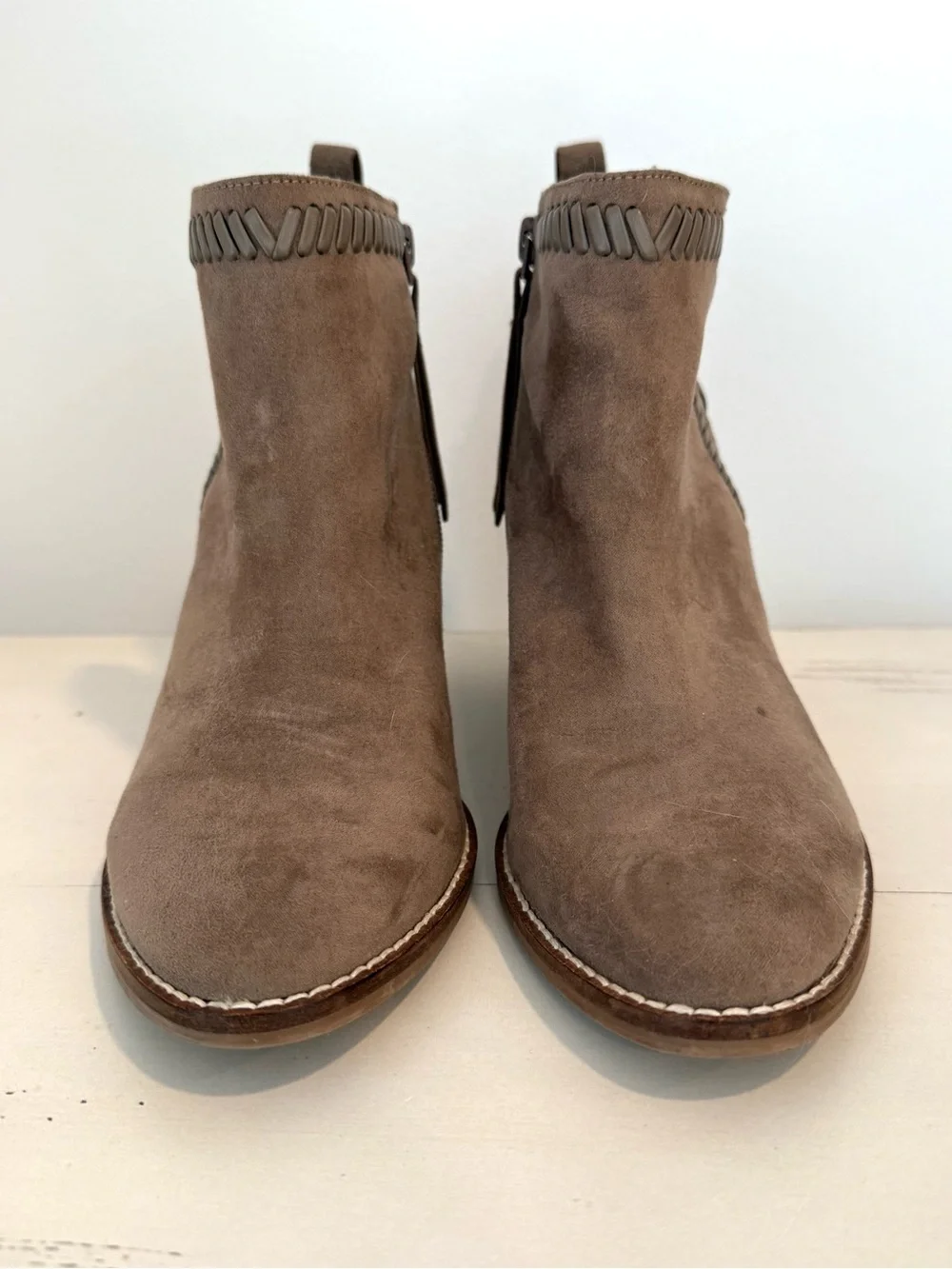 Dolce Vita Taupe Suede Ankle Booties Whipstitch Trim Block Heel Size 8
